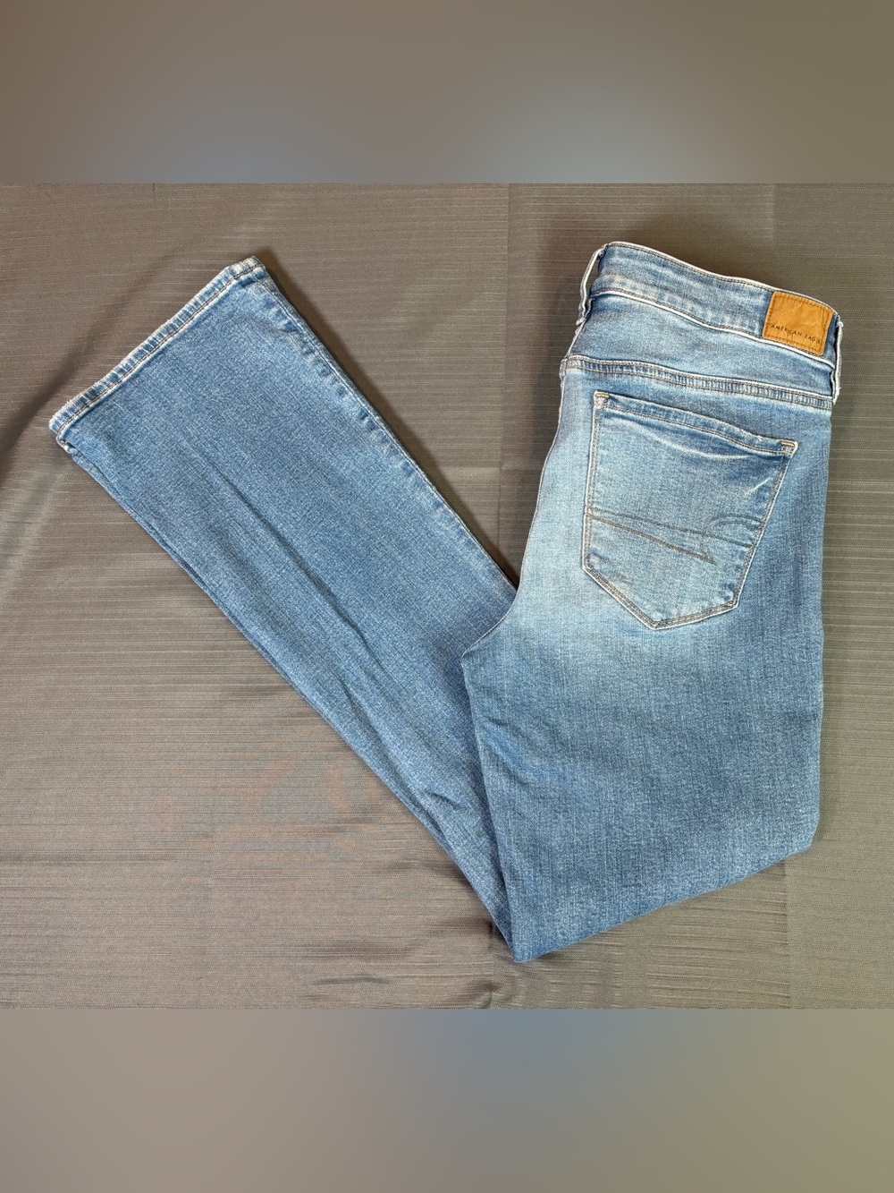 American Eagle Skinny Kick Jeans Women’s 12 Regular Light Wash Distressed